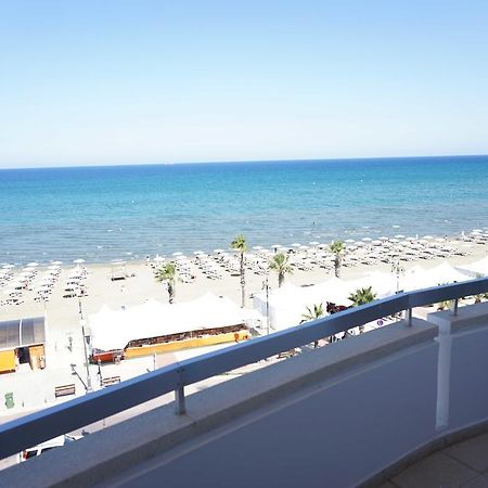 Lazuli Sea View Beachfront Ap 43 Lárnaka Kültér fotó