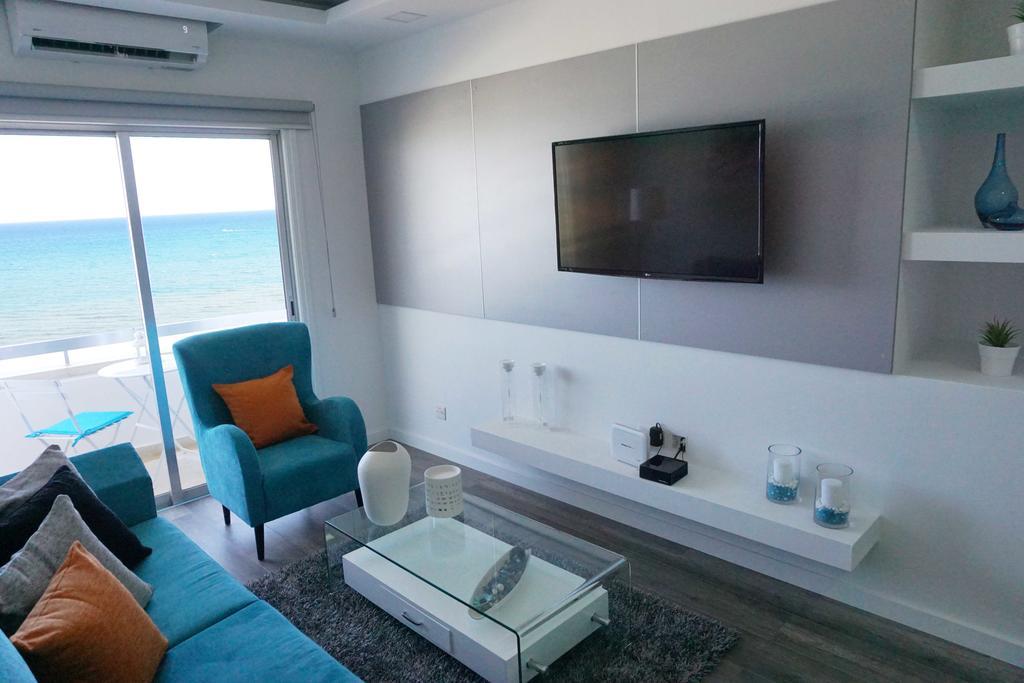 Lazuli Sea View Beachfront Ap 43 Lárnaka Kültér fotó