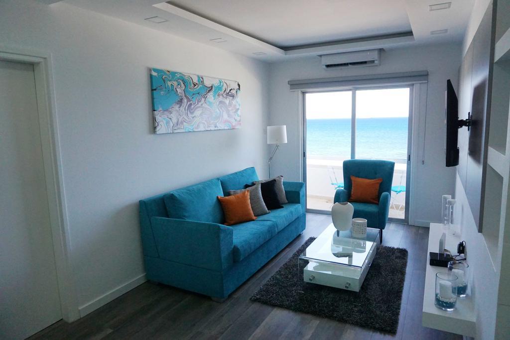 Lazuli Sea View Beachfront Ap 43 Lárnaka Kültér fotó