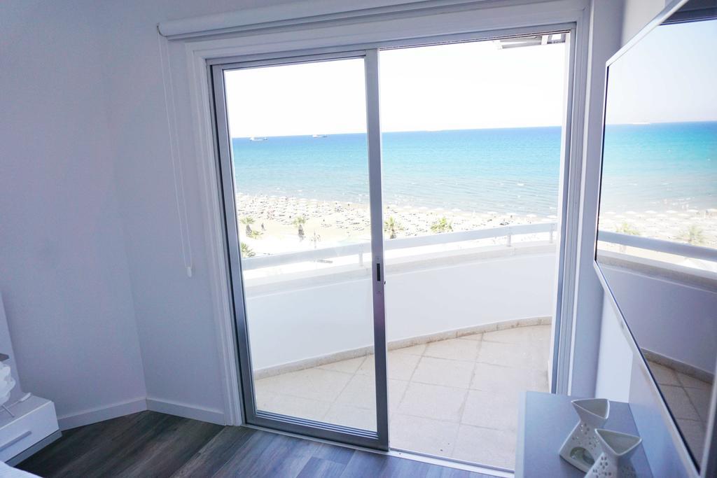 Lazuli Sea View Beachfront Ap 43 Lárnaka Kültér fotó