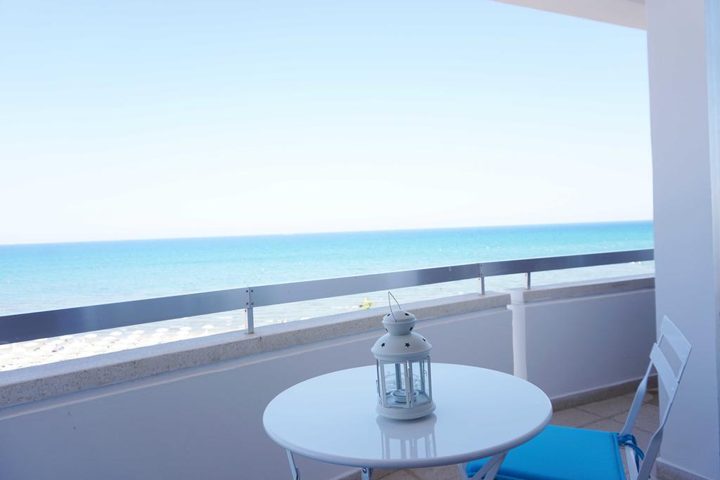 Lazuli Sea View Beachfront Ap 43 Lárnaka Kültér fotó