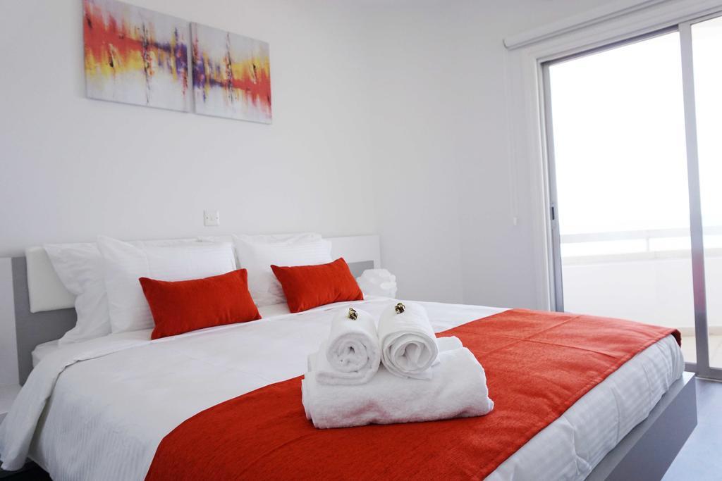 Lazuli Sea View Beachfront Ap 43 Lárnaka Kültér fotó