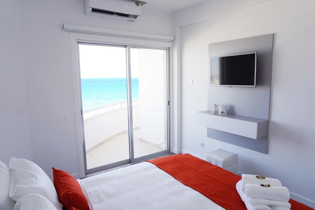 Lazuli Sea View Beachfront Ap 43 Lárnaka Kültér fotó