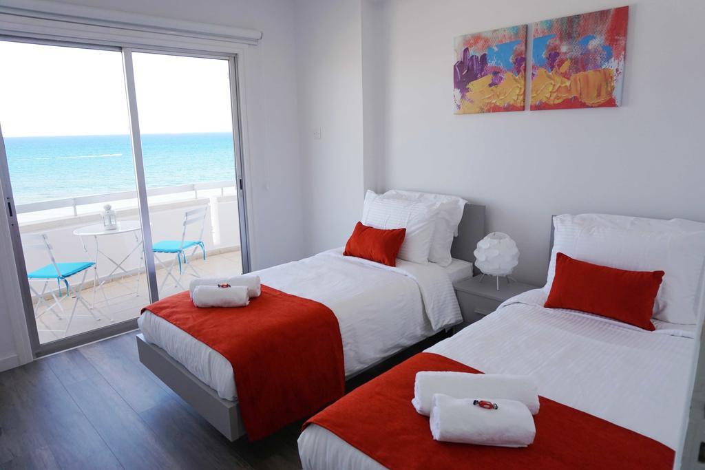 Lazuli Sea View Beachfront Ap 43 Lárnaka Kültér fotó
