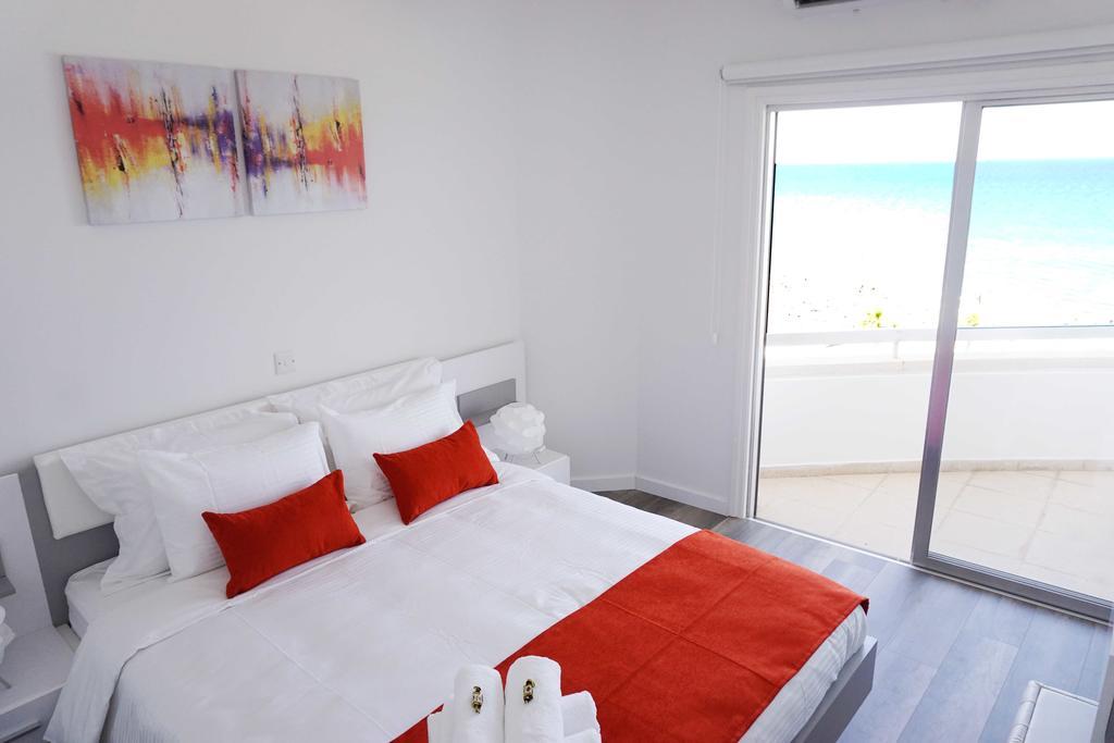 Lazuli Sea View Beachfront Ap 43 Lárnaka Kültér fotó