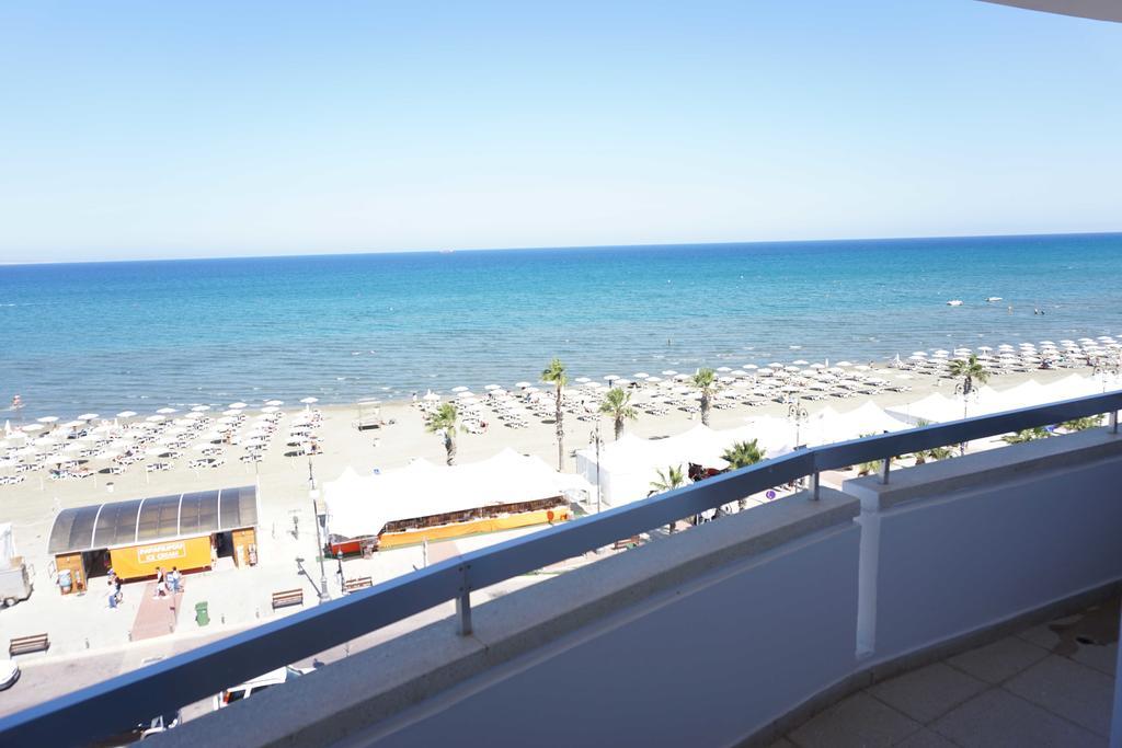 Lazuli Sea View Beachfront Ap 43 Lárnaka Kültér fotó
